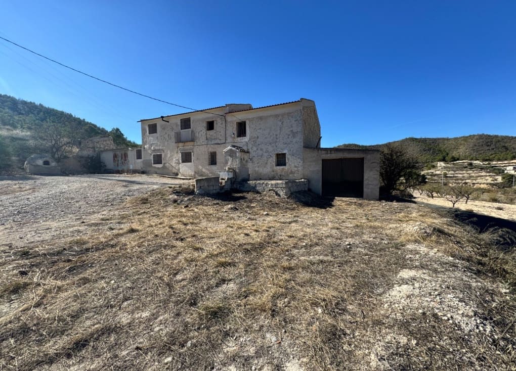 6 bedroom Finca/Country House for sale in Ricote with garage - € 110,000 (Ref: 9435159)