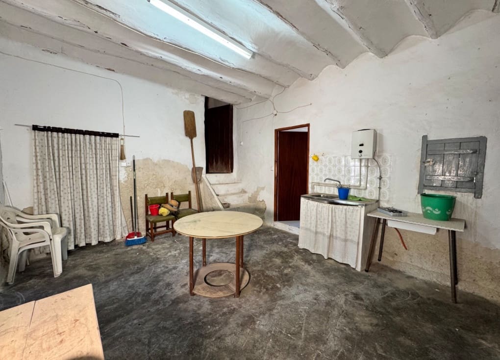 6 bedroom Finca/Country House for sale in Ricote with garage - € 110,000 (Ref: 9435159)