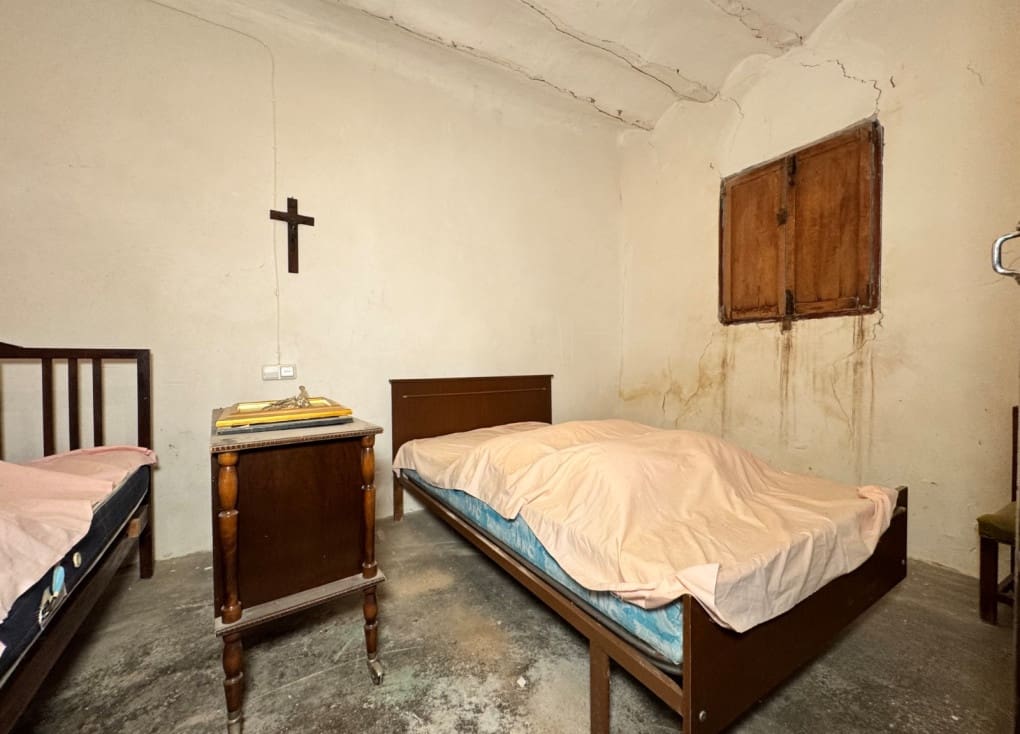 6 bedroom Finca/Country House for sale in Ricote with garage - € 110,000 (Ref: 9435159)