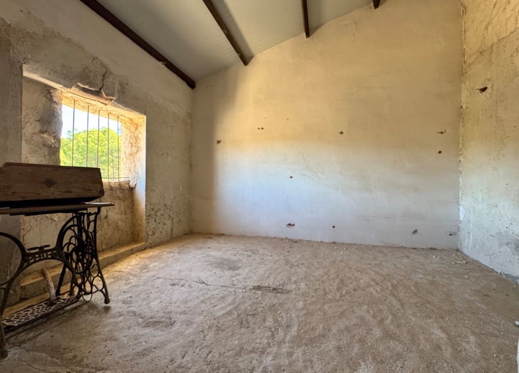 6 bedroom Finca/Country House for sale in Ricote with garage - € 110,000 (Ref: 9435159)