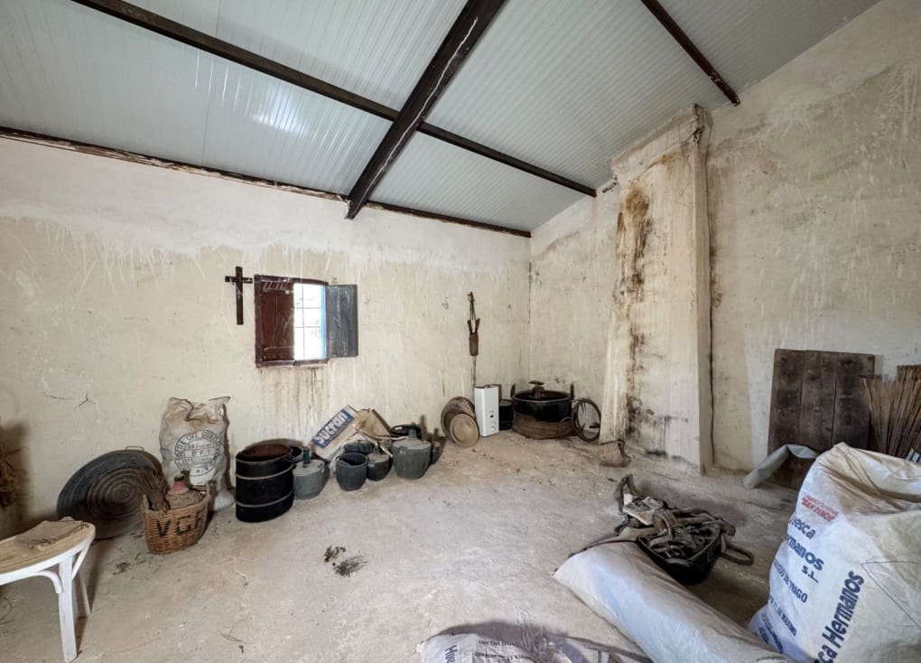 6 bedroom Finca/Country House for sale in Ricote with garage - € 110,000 (Ref: 9435159)