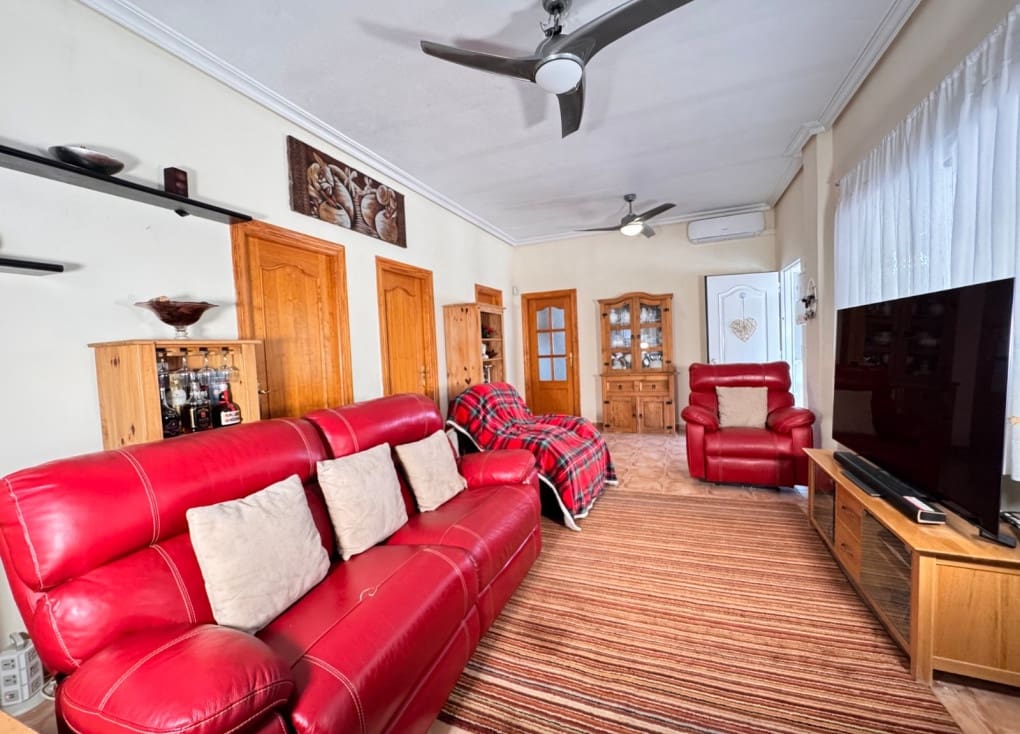 4 soveværelse Finca/Landehus til salg i Ojos med swimmingpool - € 220.000 (Ref: 9547185)