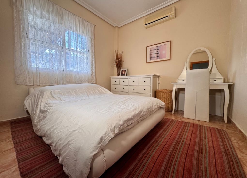 4 soveværelse Finca/Landehus til salg i Ojos med swimmingpool - € 220.000 (Ref: 9547185)