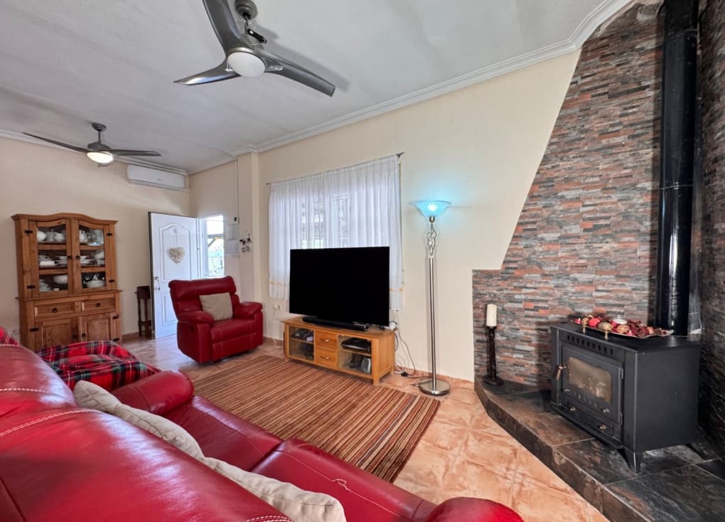 4 soveværelse Finca/Landehus til salg i Ojos med swimmingpool - € 220.000 (Ref: 9547185)