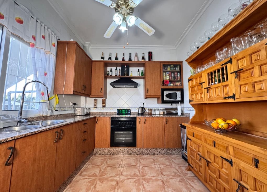 4 soveværelse Finca/Landehus til salg i Ojos med swimmingpool - € 220.000 (Ref: 9547185)