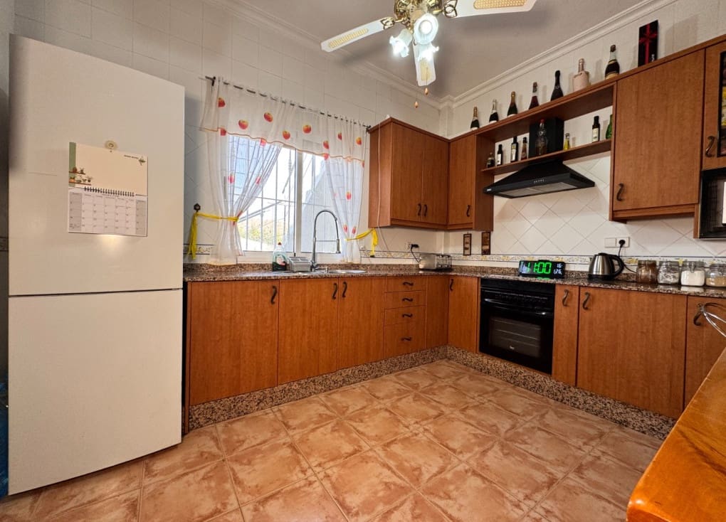 4 soveværelse Finca/Landehus til salg i Ojos med swimmingpool - € 220.000 (Ref: 9547185)