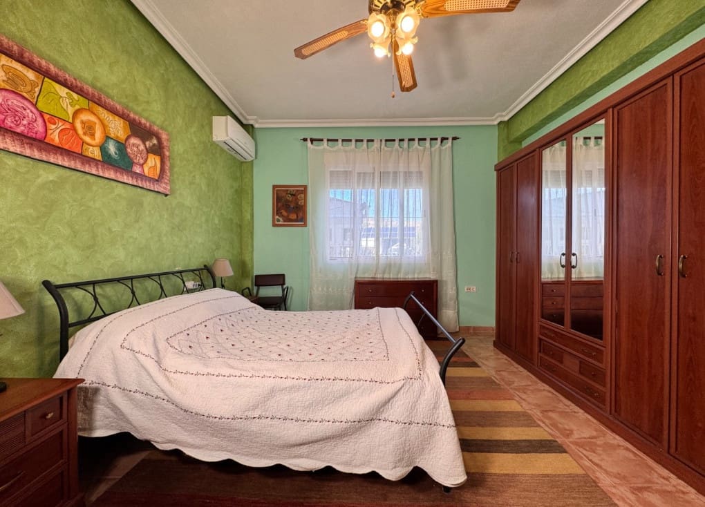 4 soveværelse Finca/Landehus til salg i Ojos med swimmingpool - € 220.000 (Ref: 9547185)