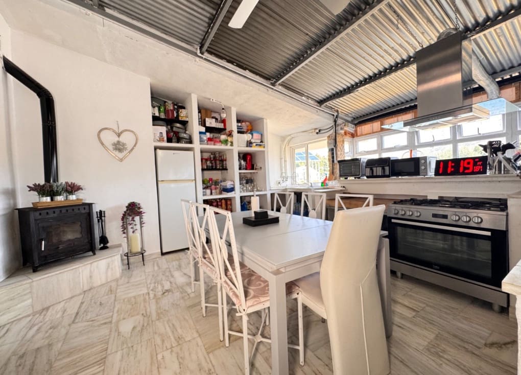 4 soveværelse Finca/Landehus til salg i Ojos med swimmingpool - € 220.000 (Ref: 9547185)