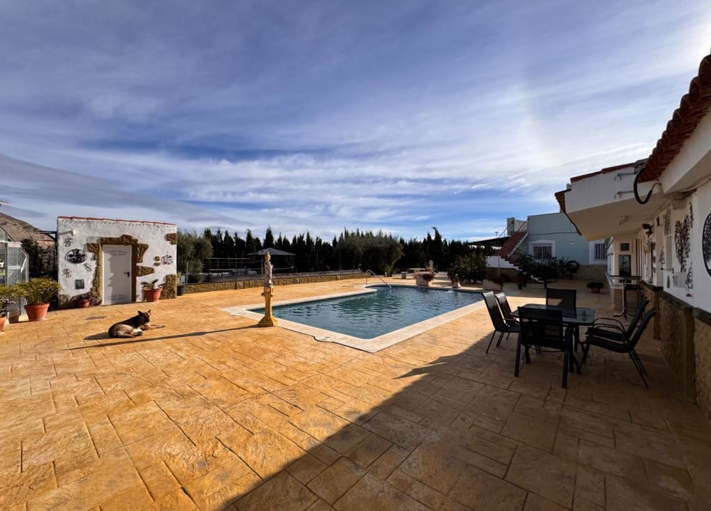 4 soveværelse Finca/Landehus til salg i Ojos med swimmingpool - € 220.000 (Ref: 9547185)