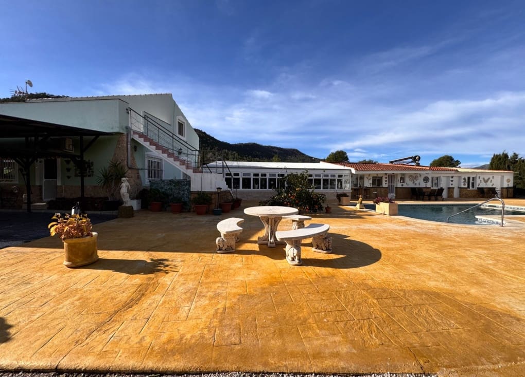 4 soveværelse Finca/Landehus til salg i Ojos med swimmingpool - € 220.000 (Ref: 9547185)