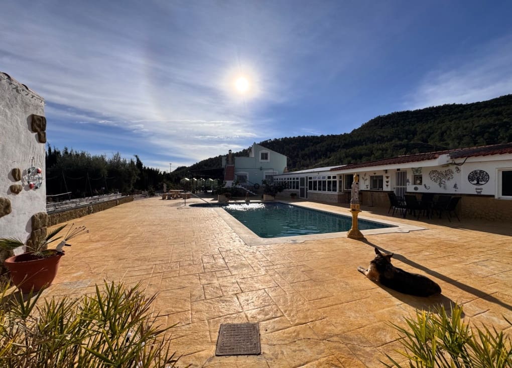 4 soveværelse Finca/Landehus til salg i Ojos med swimmingpool - € 220.000 (Ref: 9547185)