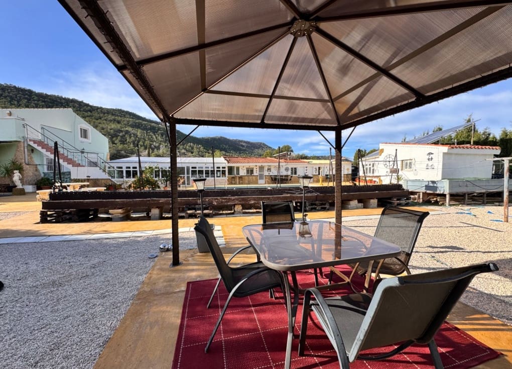 4 soveværelse Finca/Landehus til salg i Ojos med swimmingpool - € 220.000 (Ref: 9547185)