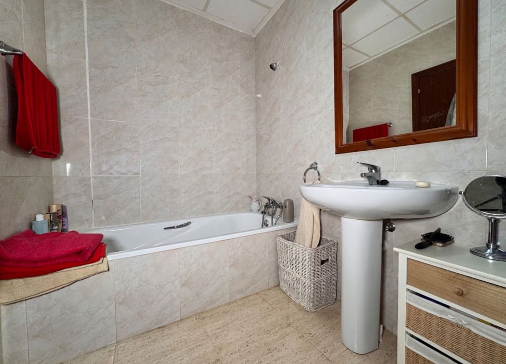 3 soveværelse Finca/Landehus til salg i Cieza med swimmingpool garage - € 195.000 (Ref: 9566795)