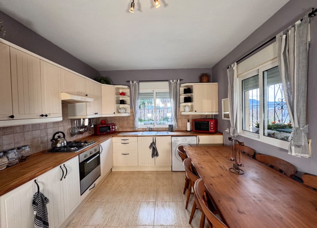 3 soveværelse Finca/Landehus til salg i Cieza med swimmingpool garage - € 195.000 (Ref: 9566795)