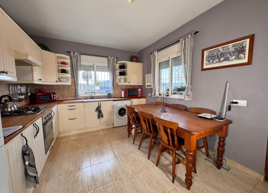 3 soveværelse Finca/Landehus til salg i Cieza med swimmingpool garage - € 195.000 (Ref: 9566795)