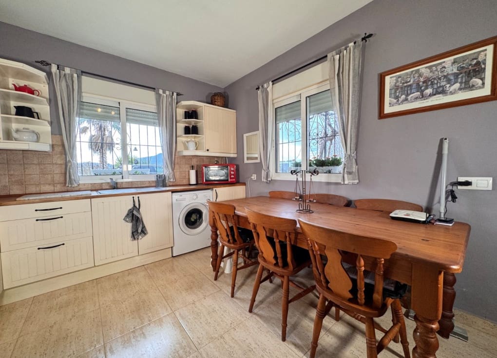 3 soveværelse Finca/Landehus til salg i Cieza med swimmingpool garage - € 195.000 (Ref: 9566795)