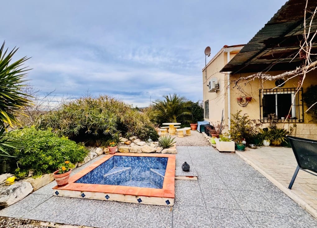 3 soveværelse Finca/Landehus til salg i Cieza med swimmingpool garage - € 195.000 (Ref: 9566795)