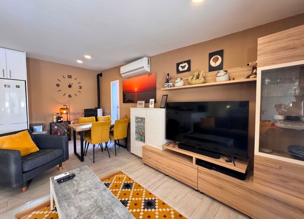 3 bedroom Villa for sale in Blanca with pool garage - € 199,000 (Ref: 9588039)