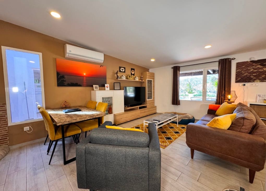 3 bedroom Villa for sale in Blanca with pool garage - € 199,000 (Ref: 9588039)