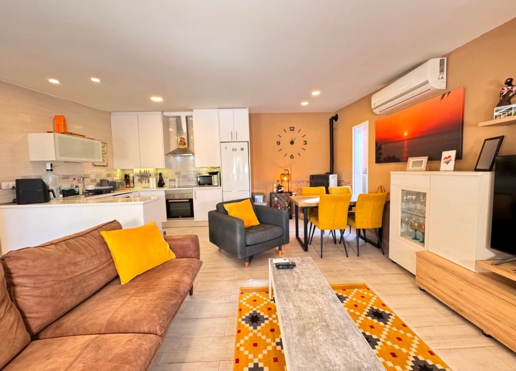 3 bedroom Villa for sale in Blanca with pool garage - € 199,000 (Ref: 9588039)