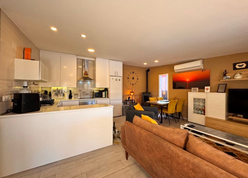 3 bedroom Villa for sale in Blanca with pool garage - € 199,000 (Ref: 9588039)