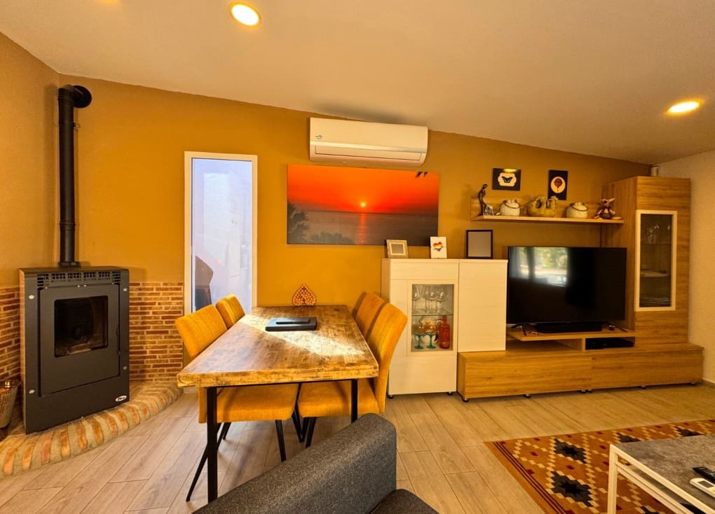 3 bedroom Villa for sale in Blanca with pool garage - € 199,000 (Ref: 9588039)