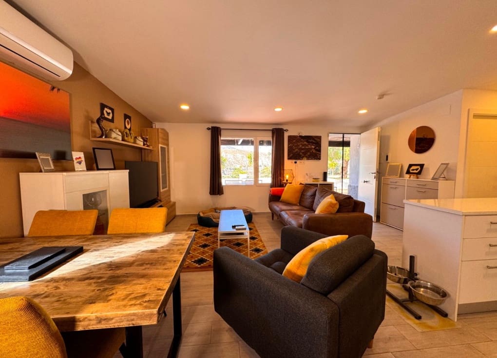 3 bedroom Villa for sale in Blanca with pool garage - € 199,000 (Ref: 9588039)