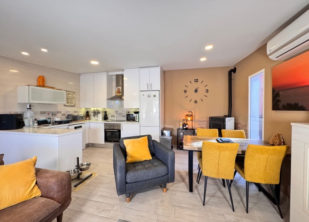 3 bedroom Villa for sale in Blanca with pool garage - € 199,000 (Ref: 9588039)