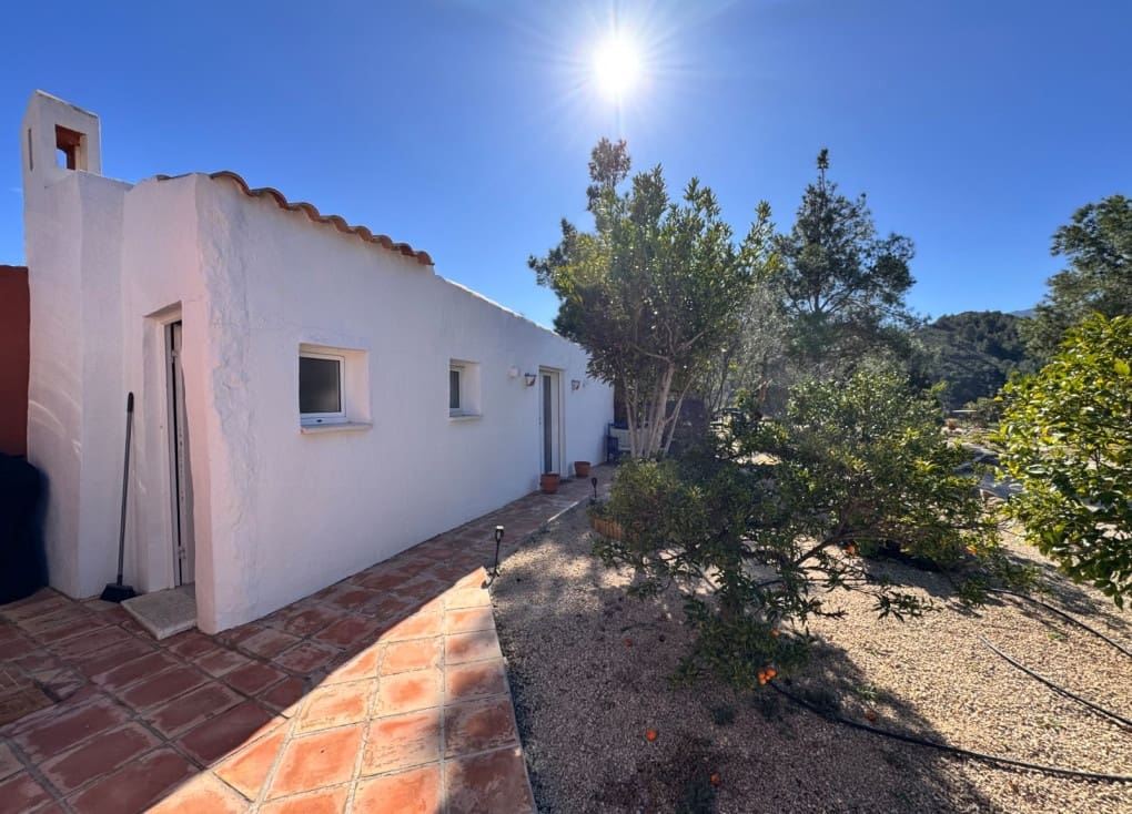 3 bedroom Villa for sale in Blanca with pool garage - € 199,000 (Ref: 9588039)