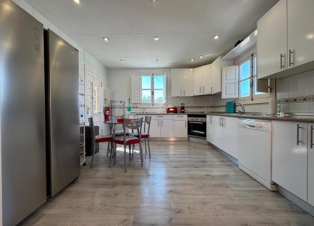 3 bedroom Villa for sale in Blanca with pool garage - € 175,000 (Ref: 9795150)