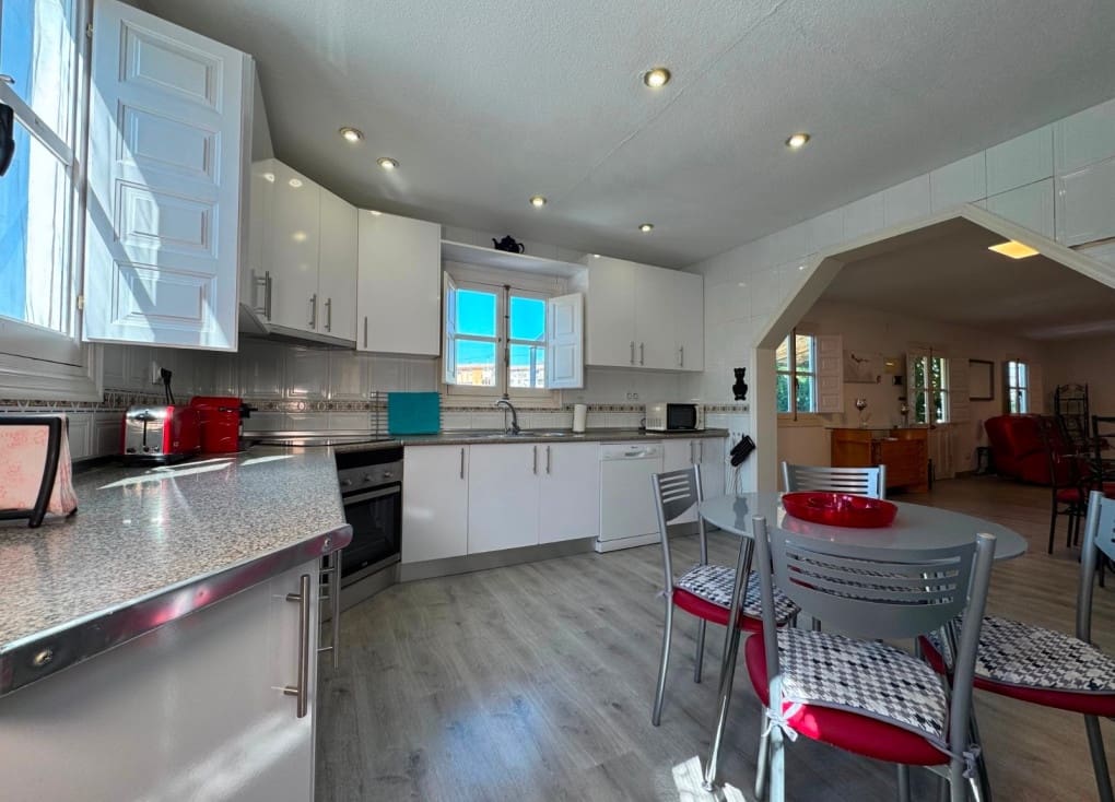 3 bedroom Villa for sale in Blanca with pool garage - € 175,000 (Ref: 9795150)