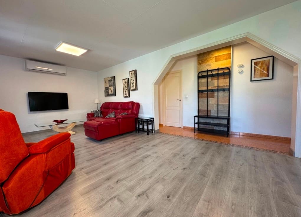 3 bedroom Villa for sale in Blanca with pool garage - € 175,000 (Ref: 9795150)