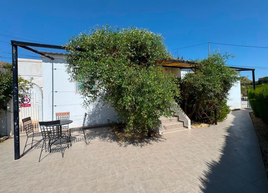 3 bedroom Villa for sale in Blanca with pool garage - € 175,000 (Ref: 9795150)