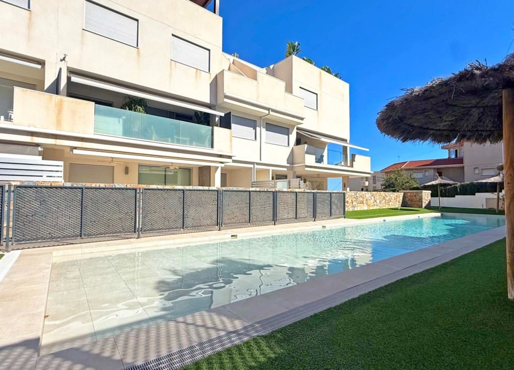 3 makuuhuone Huoneisto myytävänä paikassa Cabo de Palos mukana uima-altaan - 498 000 € (Ref: 9836792)