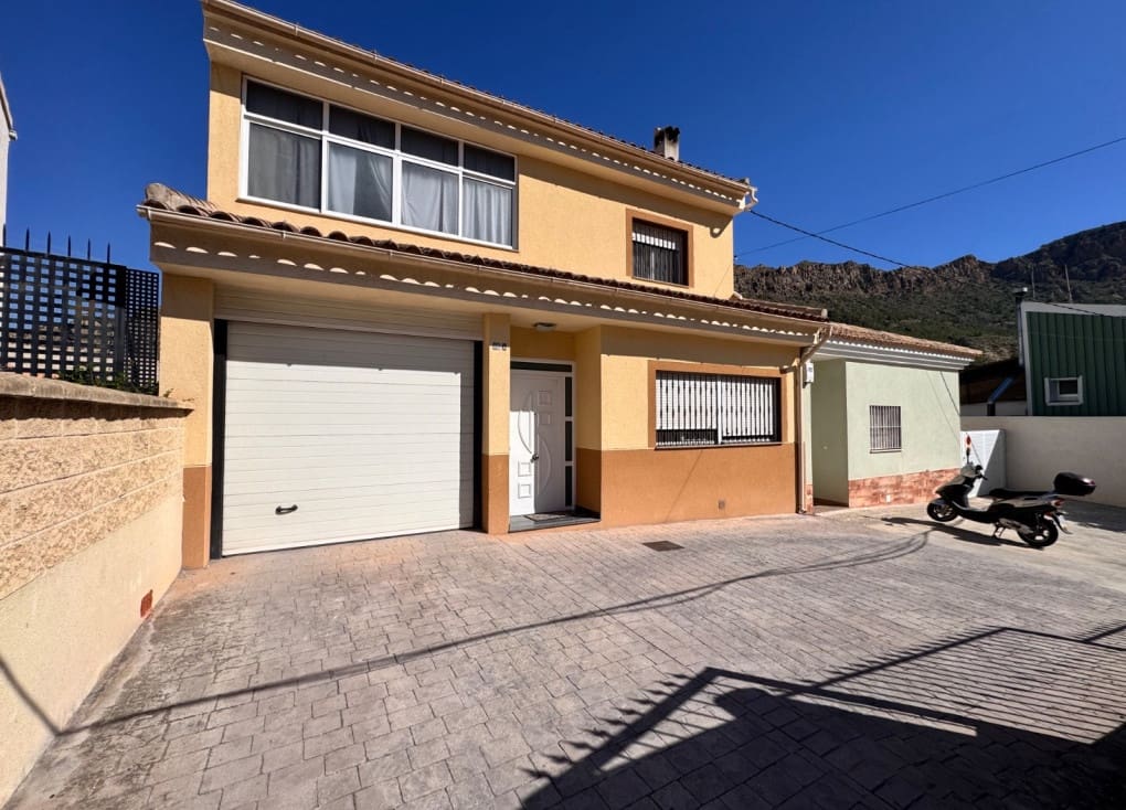 4 soveværelse Byhus til salg i Blanca med garage - € 250.000 (Ref: 9877590)