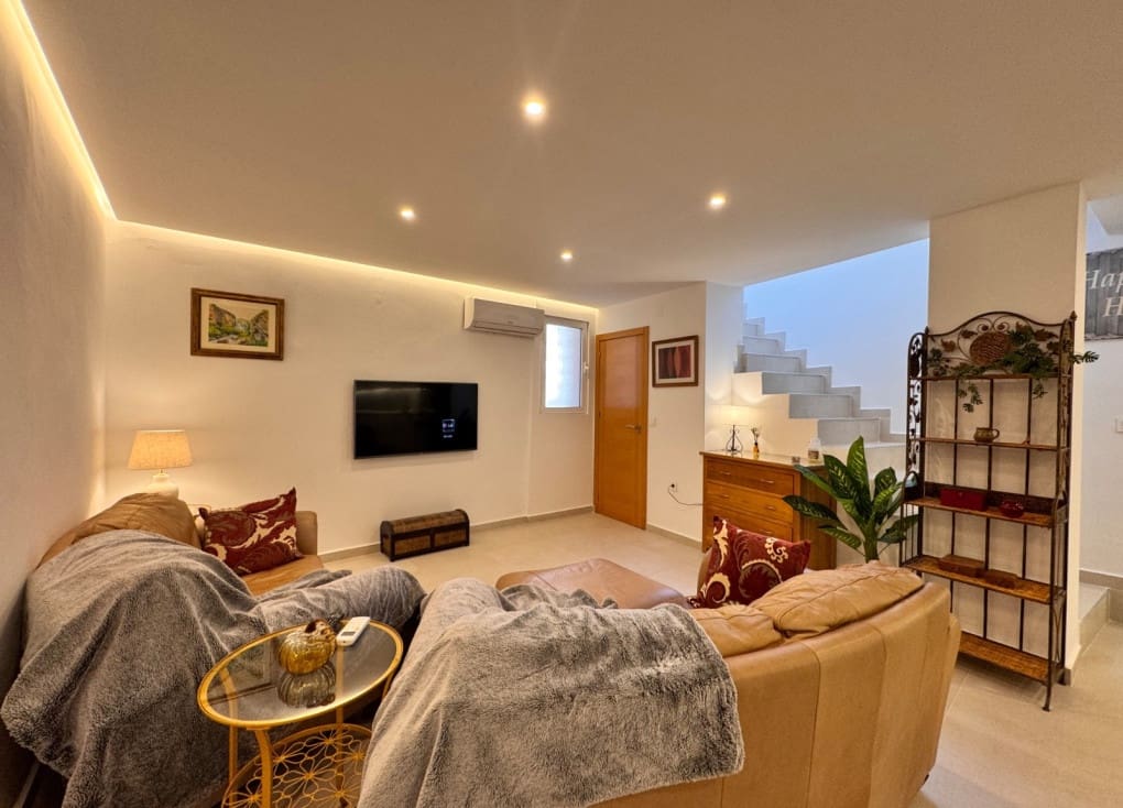 2 bedroom Townhouse for sale in Blanca - € 99,000 (Ref: 9895393)