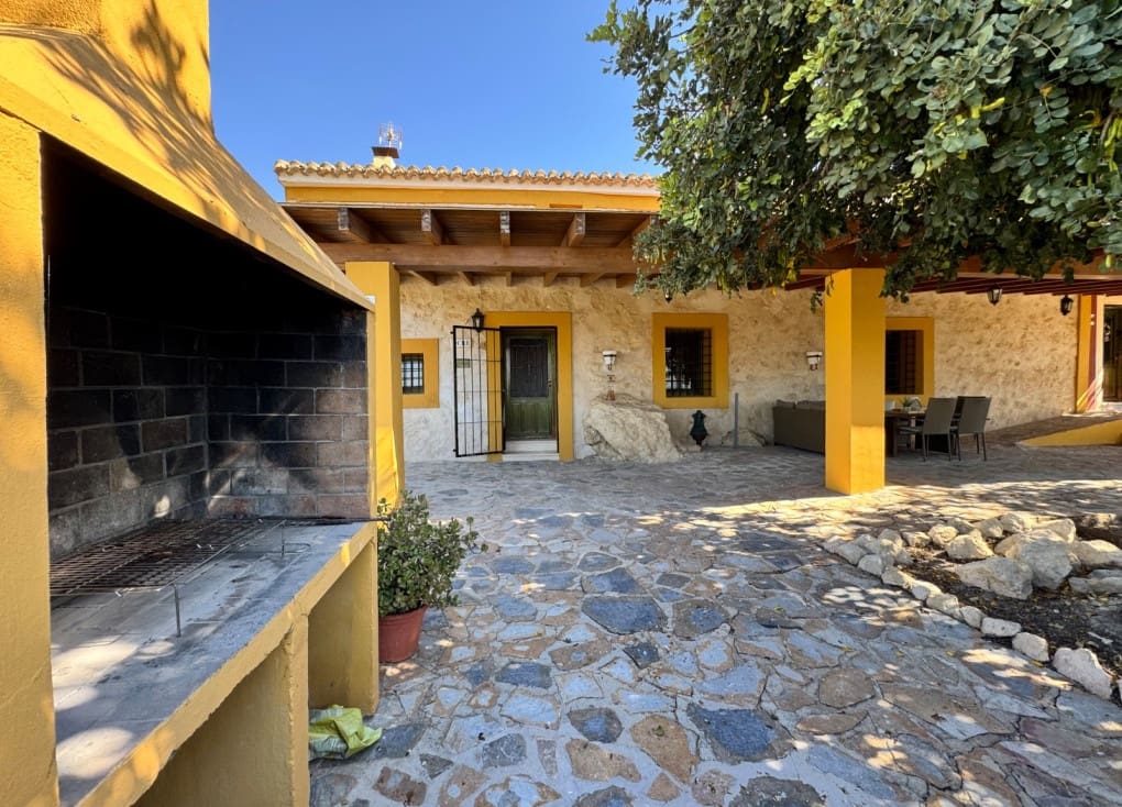 13 bedroom Finca/Country House for sale in Ojos with pool garage - € 649,500 (Ref: 9922739)