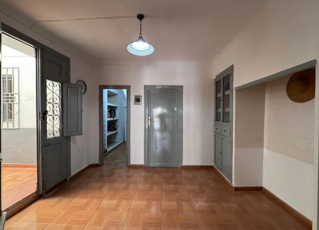 3 bedroom Townhouse for rent in Blanca - € 300 (Ref: 9981423)