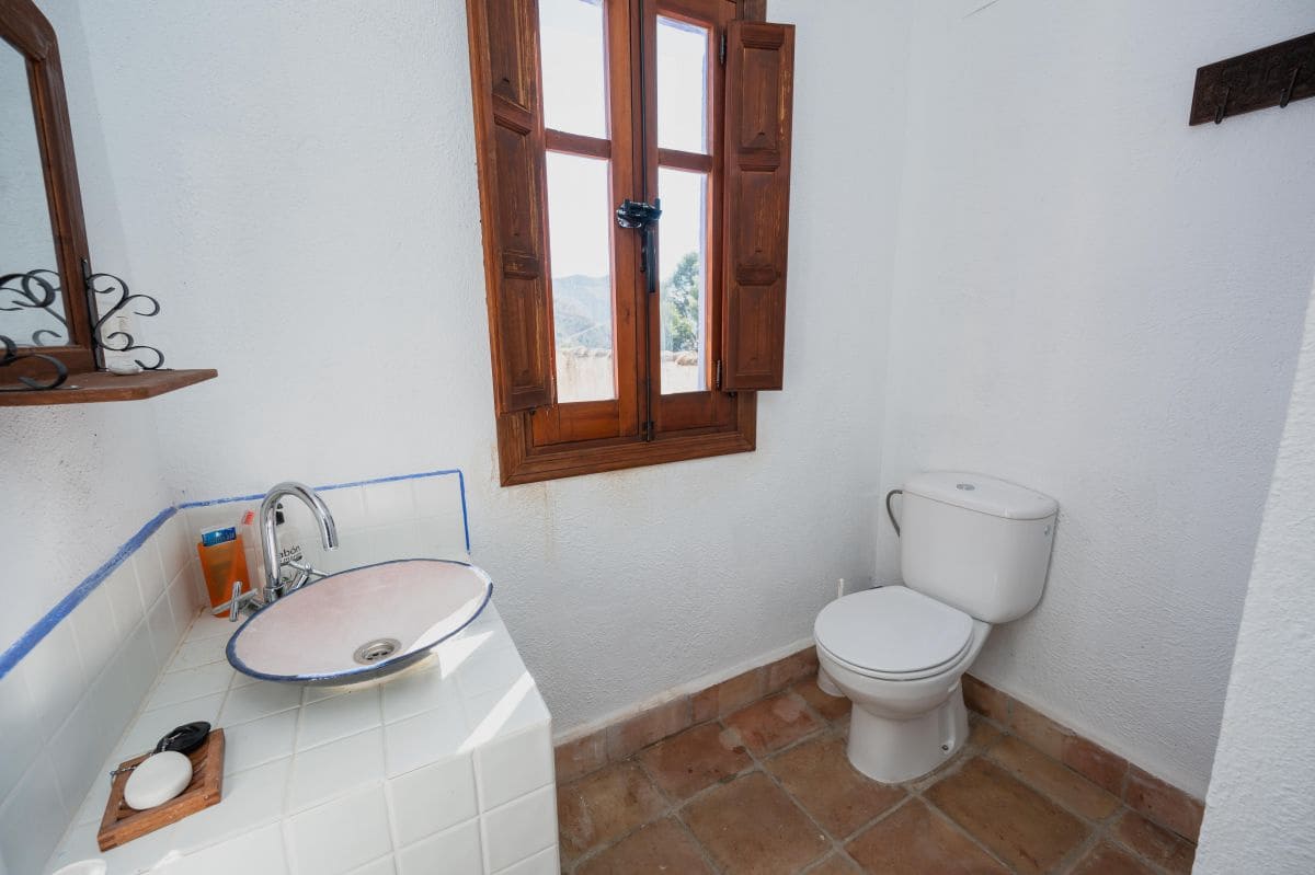 3 bedroom Finca/Country House for sale in La Herradura - € 190,000 (Ref: 8382912)