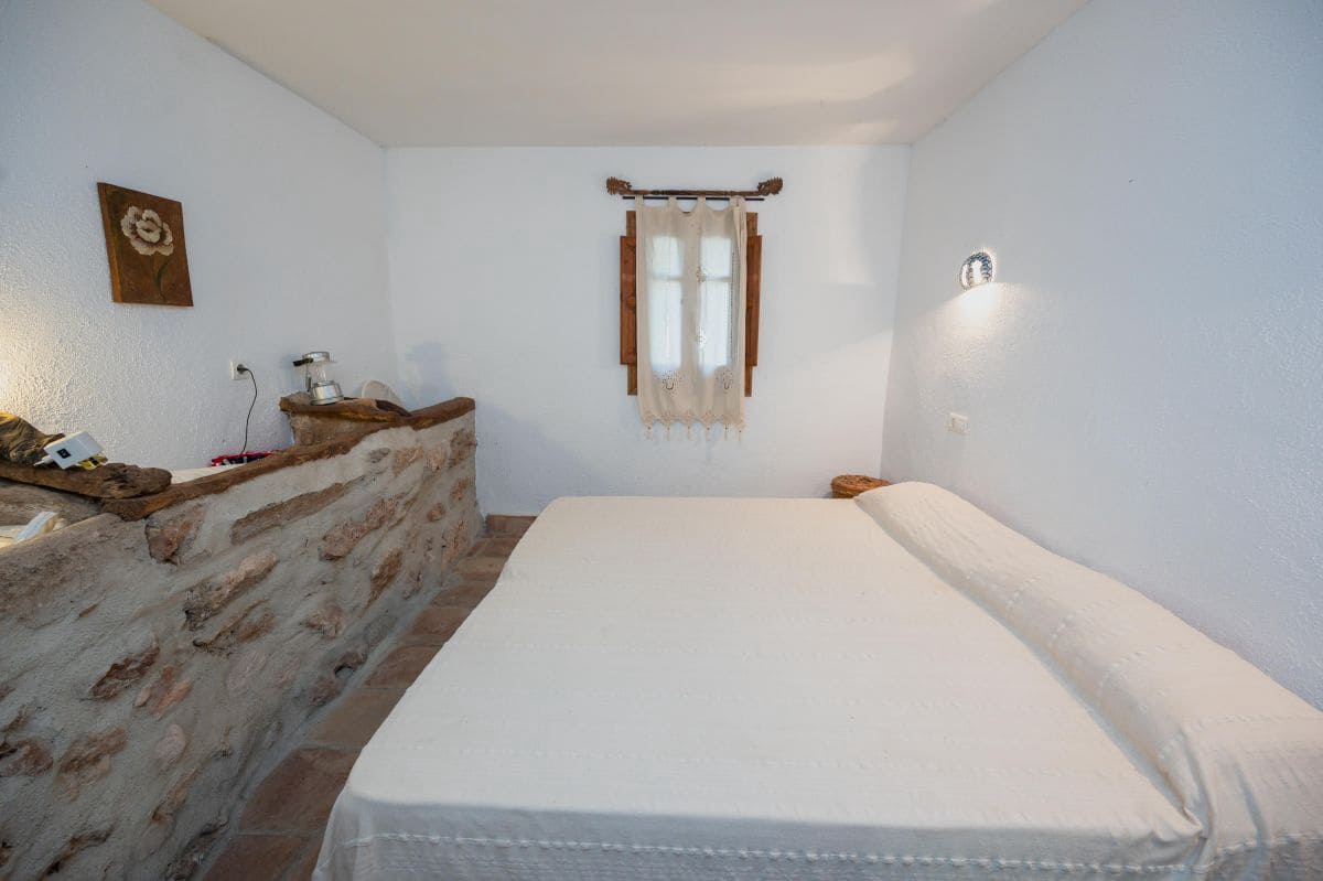 3 bedroom Finca/Country House for sale in La Herradura - € 190,000 (Ref: 8382912)