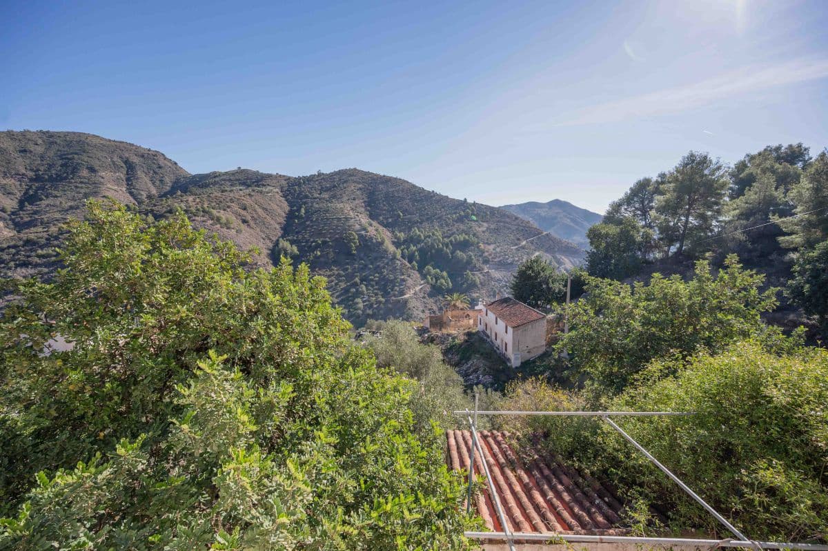 3 bedroom Finca/Country House for sale in La Herradura - € 190,000 (Ref: 8382912)