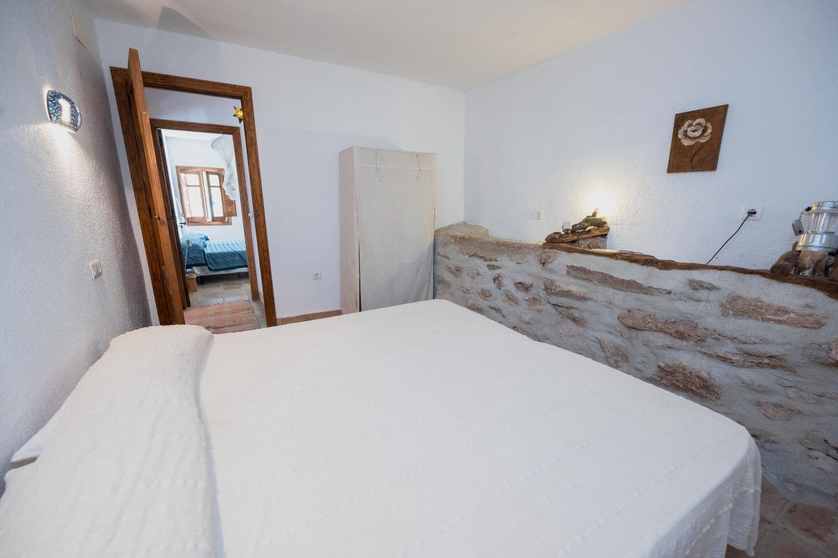 3 bedroom Finca/Country House for sale in La Herradura - € 190,000 (Ref: 8382912)