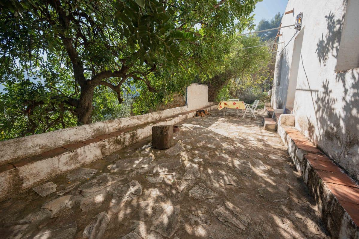 3 bedroom Finca/Country House for sale in La Herradura - € 190,000 (Ref: 8382912)