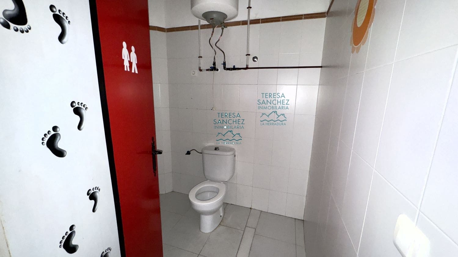 Comercial para venda em La Herradura - 380 000 € (Ref: 8687432)