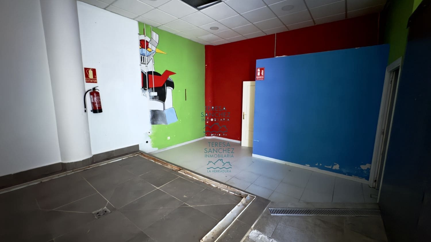 Comercial para venda em La Herradura - 380 000 € (Ref: 8687432)