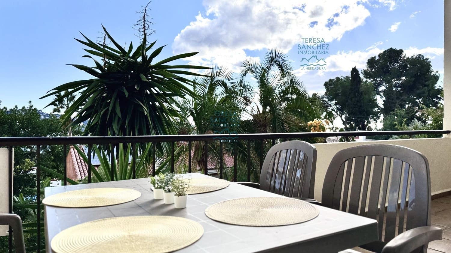 2 bedroom Apartment for sale in La Herradura - € 220,000 (Ref: 8689024)