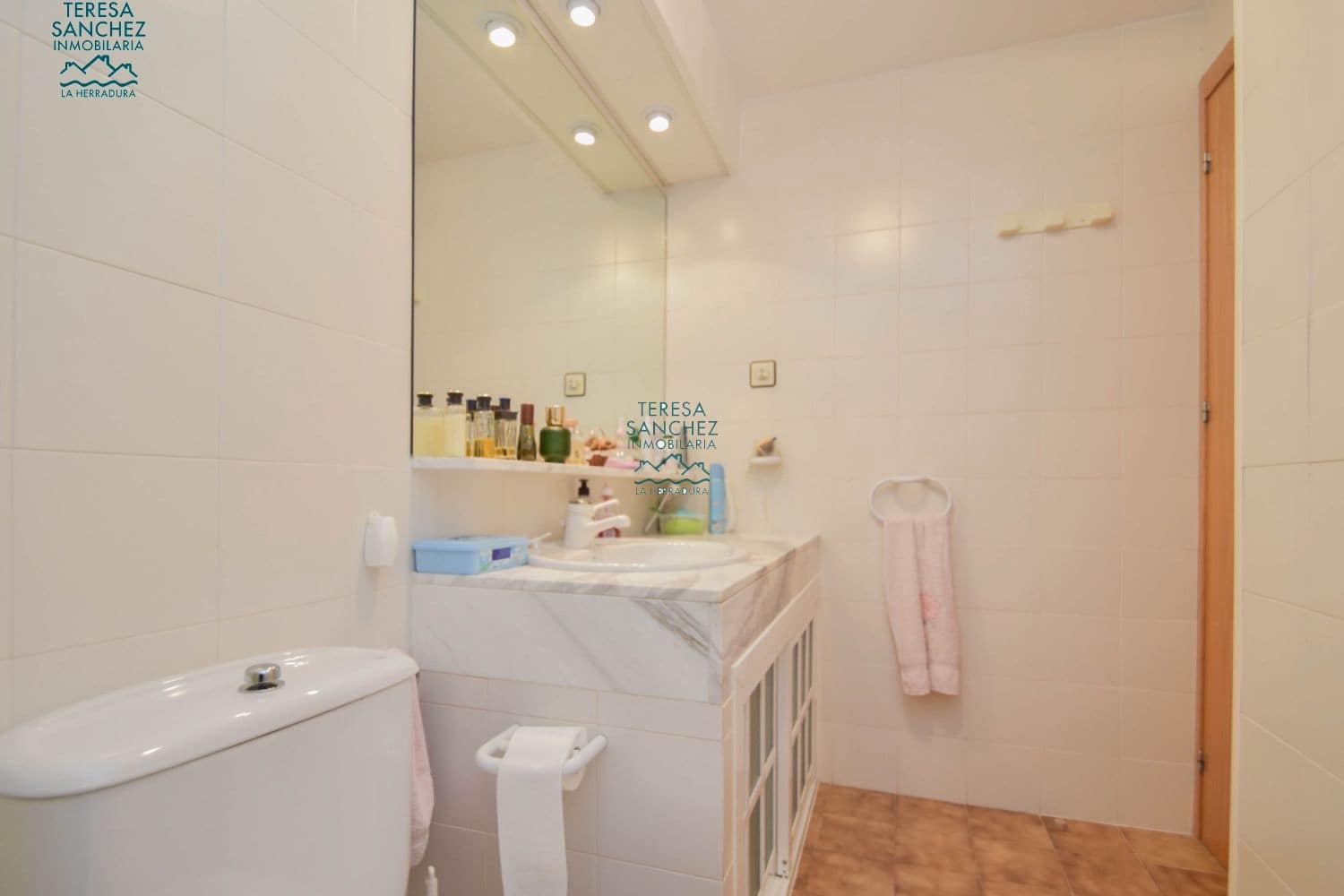 2 bedroom Apartment for sale in La Herradura - € 375,000 (Ref: 9651677)