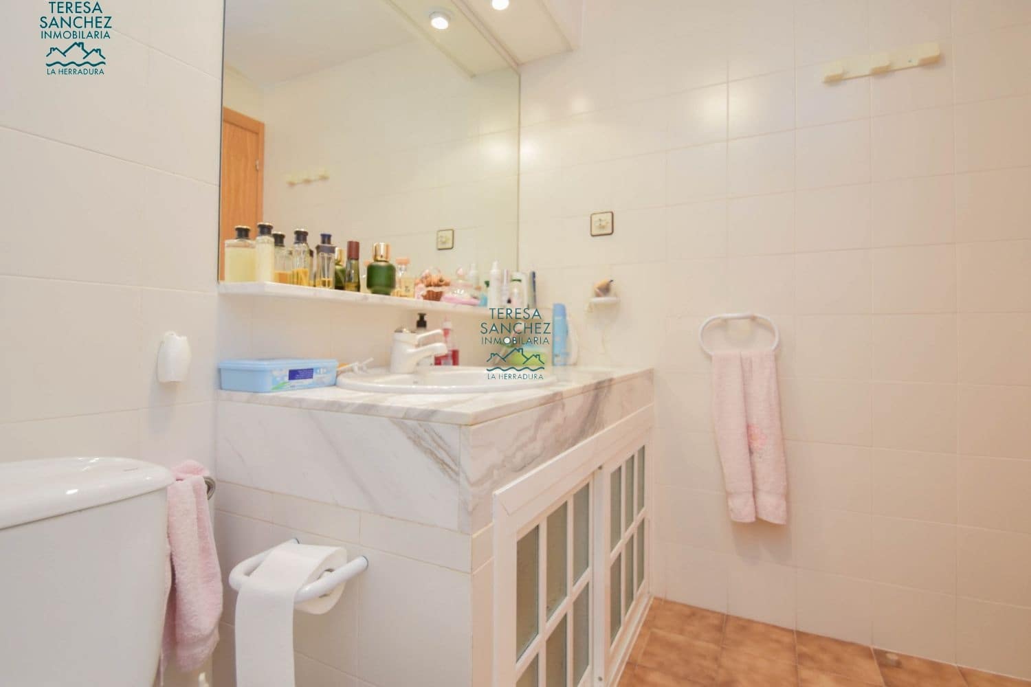 2 bedroom Apartment for sale in La Herradura - € 375,000 (Ref: 9651677)