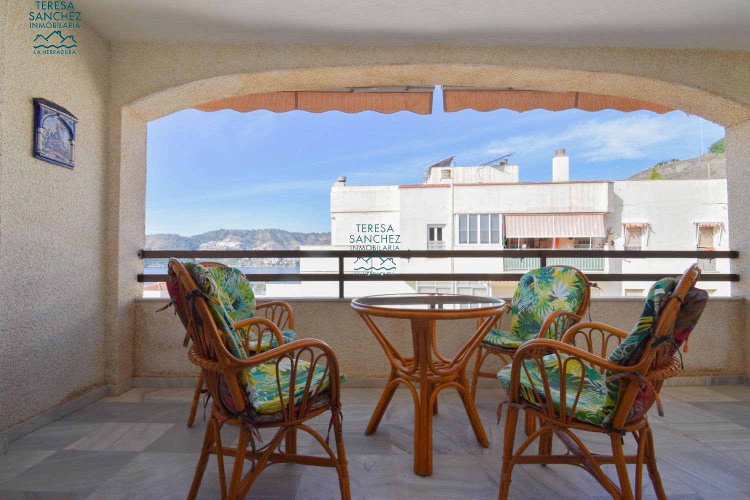 2 bedroom Apartment for sale in La Herradura - € 375,000 (Ref: 9651677)
