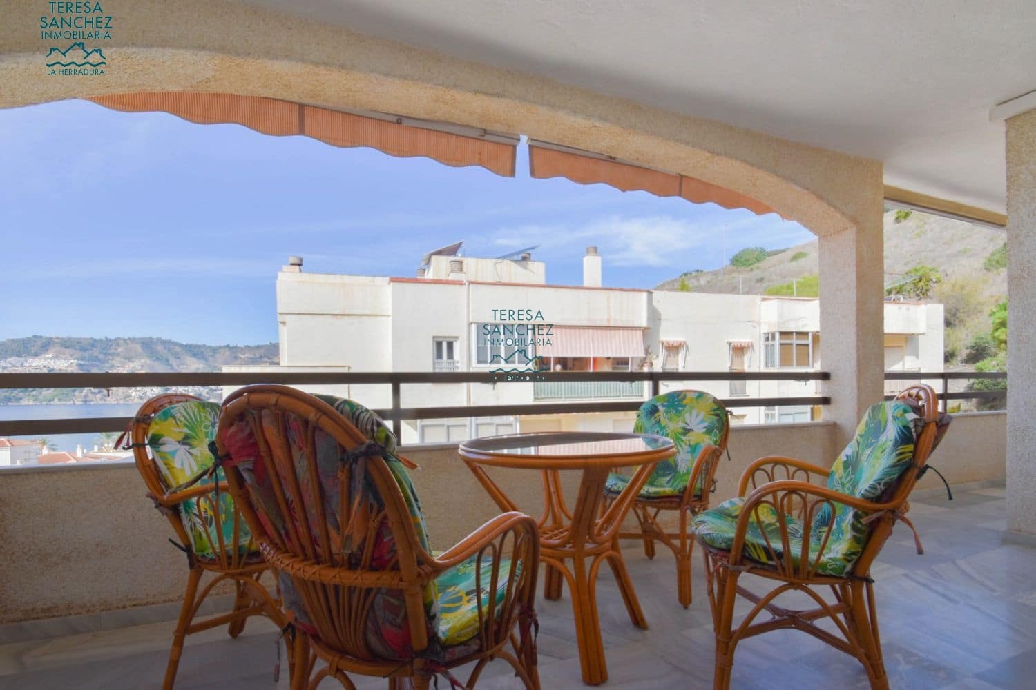 2 bedroom Apartment for sale in La Herradura - € 375,000 (Ref: 9651677)